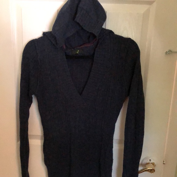 2 Hooded sweaters Size medium - Picture 5 of 5
